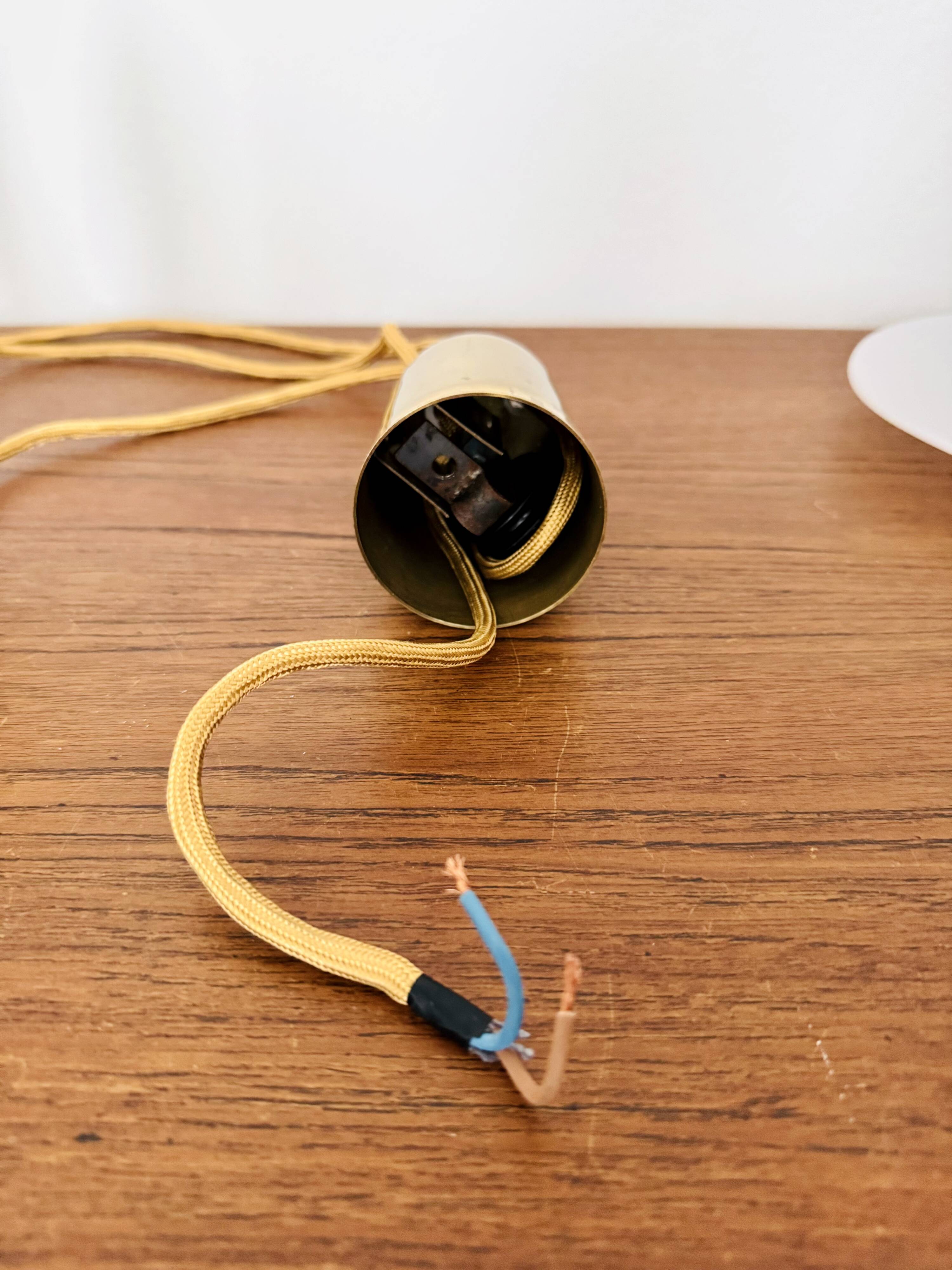 Suspension unique avec contrepoids par Vereinigte Werkstätten München