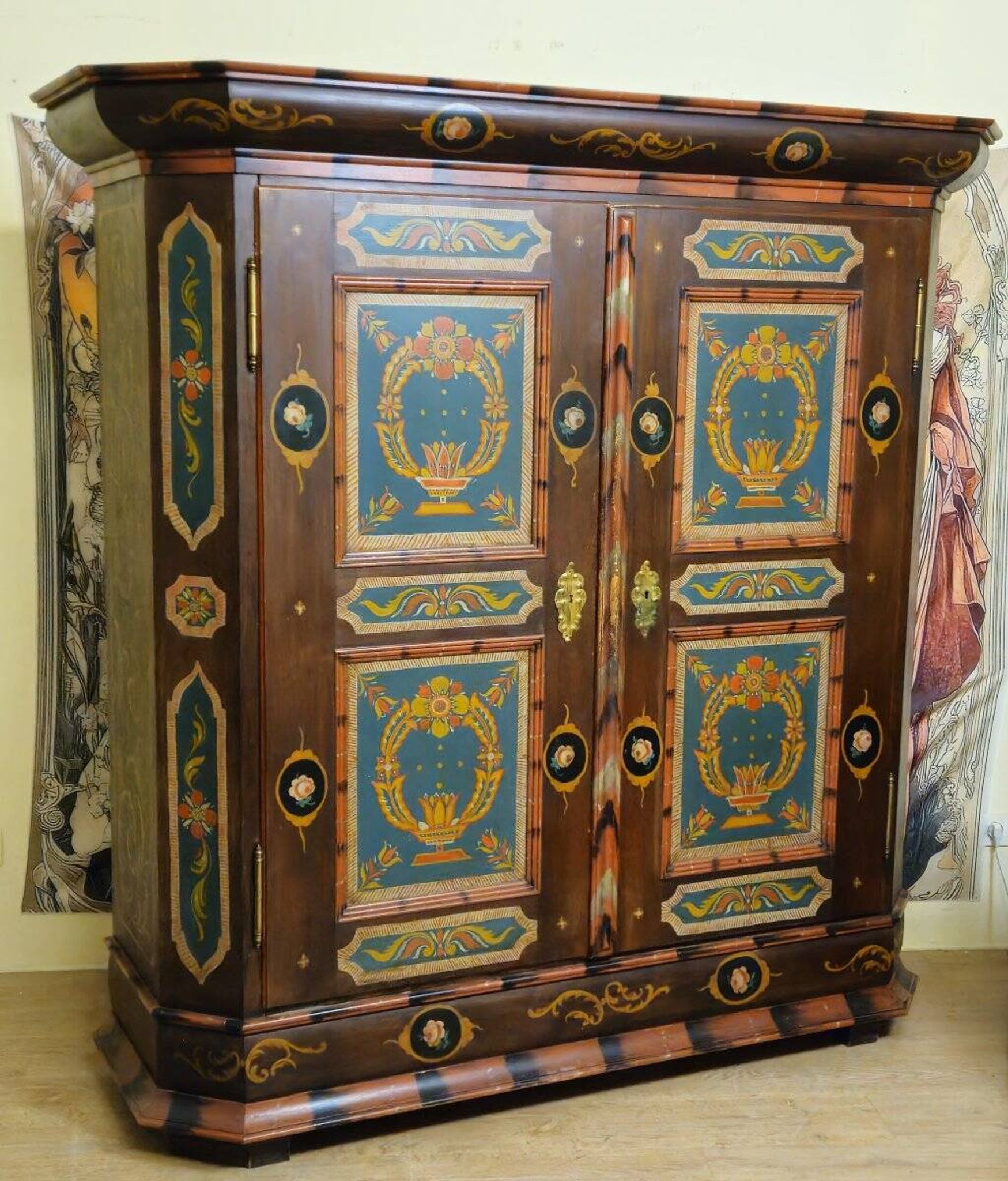 Armoire Alsacienne à décor floral peint polychrome – style Louis XIV – XIXème s.