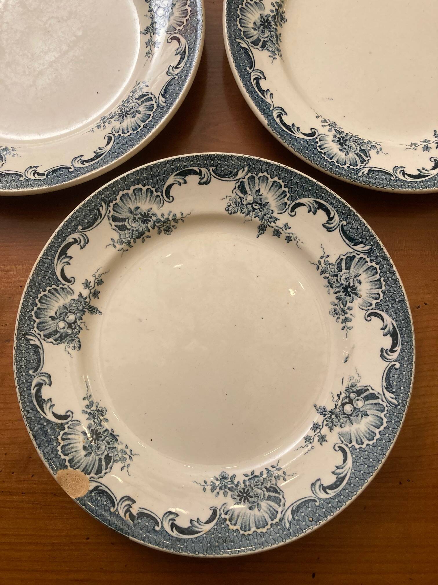 3 Flat plates, iron earth, old with blue decoration