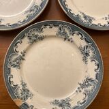 3 Assiettes plates, terre de fer, anciennes au décor bleu