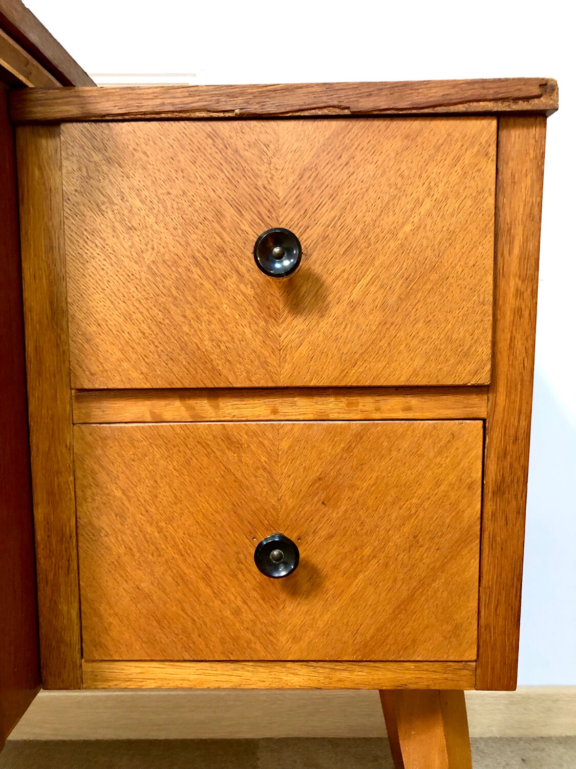 Scandinavian storage unit