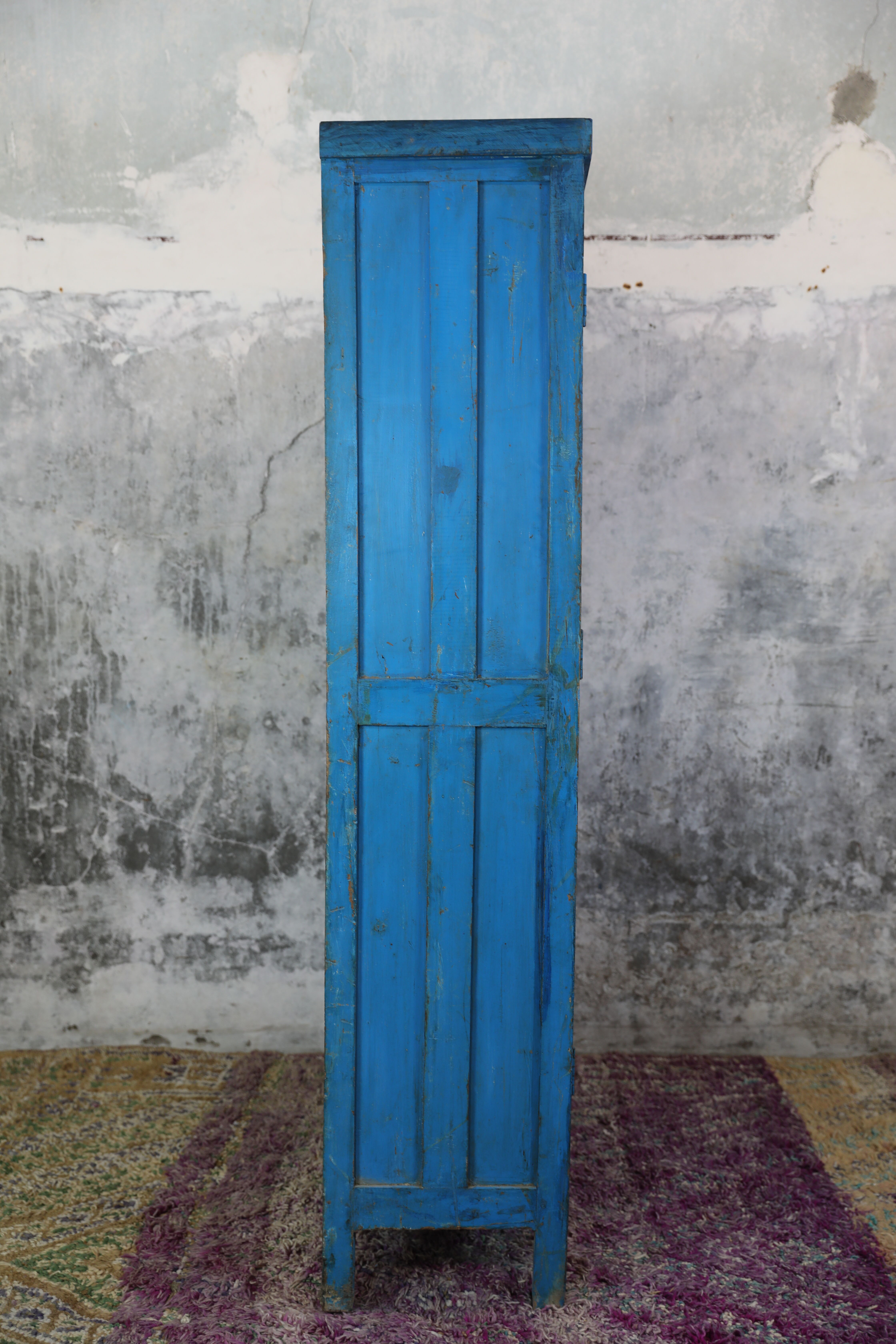 Indian cabinet 2 doors and 3 interior shelves in raw wood