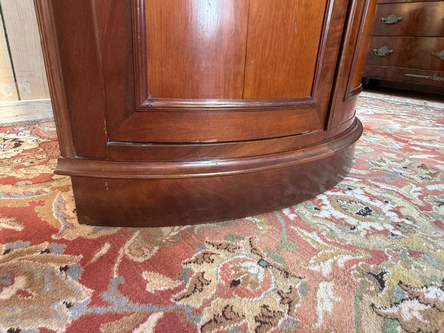 Corner cabinet from the Louis-Philippe period – Flamed mahogany and veined grey marble
