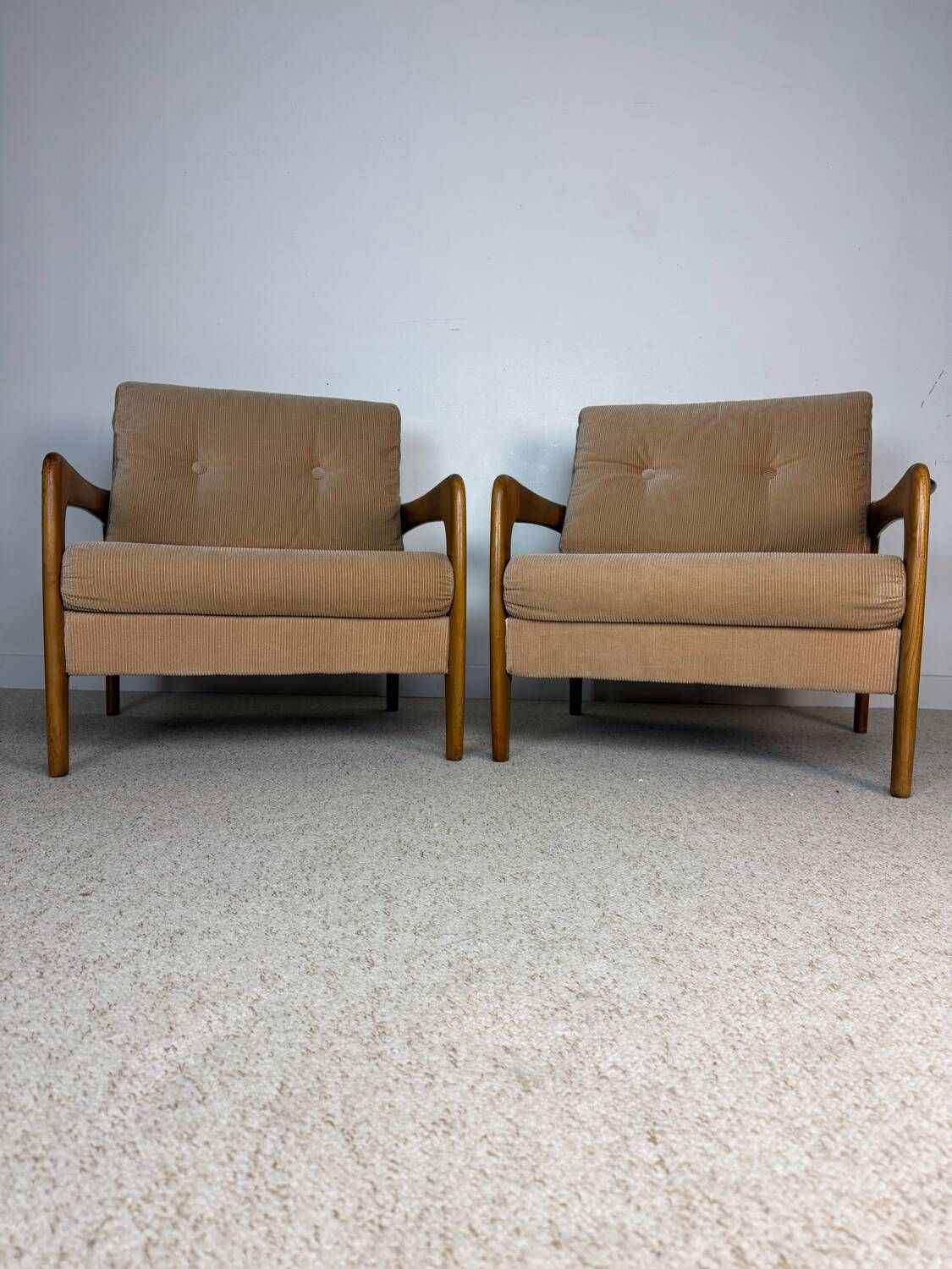 Paire de fauteuils vintage – Années 80 – Velours côtelé beige