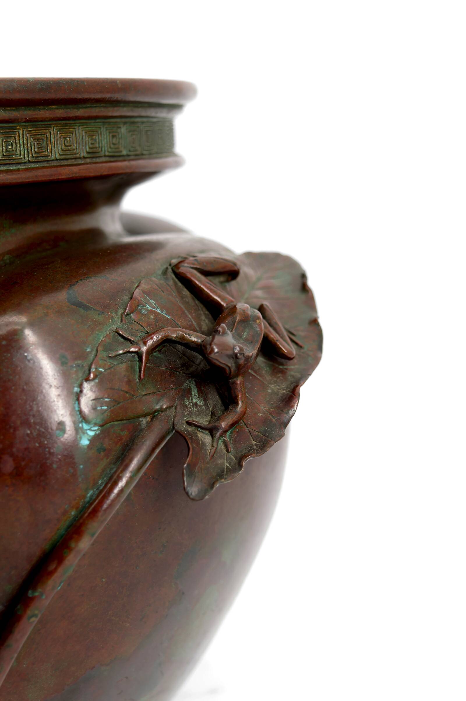 Exceptional planter / cache-pot in patinated Japanese bronze circa 1880.