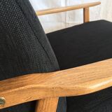 Fauteuil restauré en tissu noir, milieu XXème