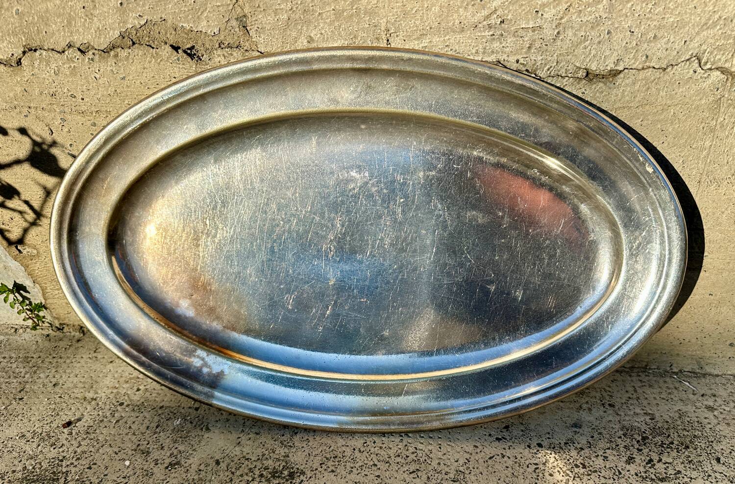 Ancien beau plat ovale en métal blanc argenterie