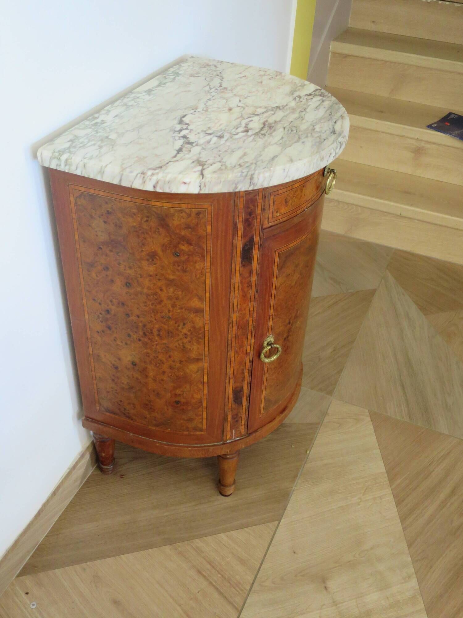 Small chest of drawers - Half-moon table - Louis XVI style - Elm burr veneer - Pla