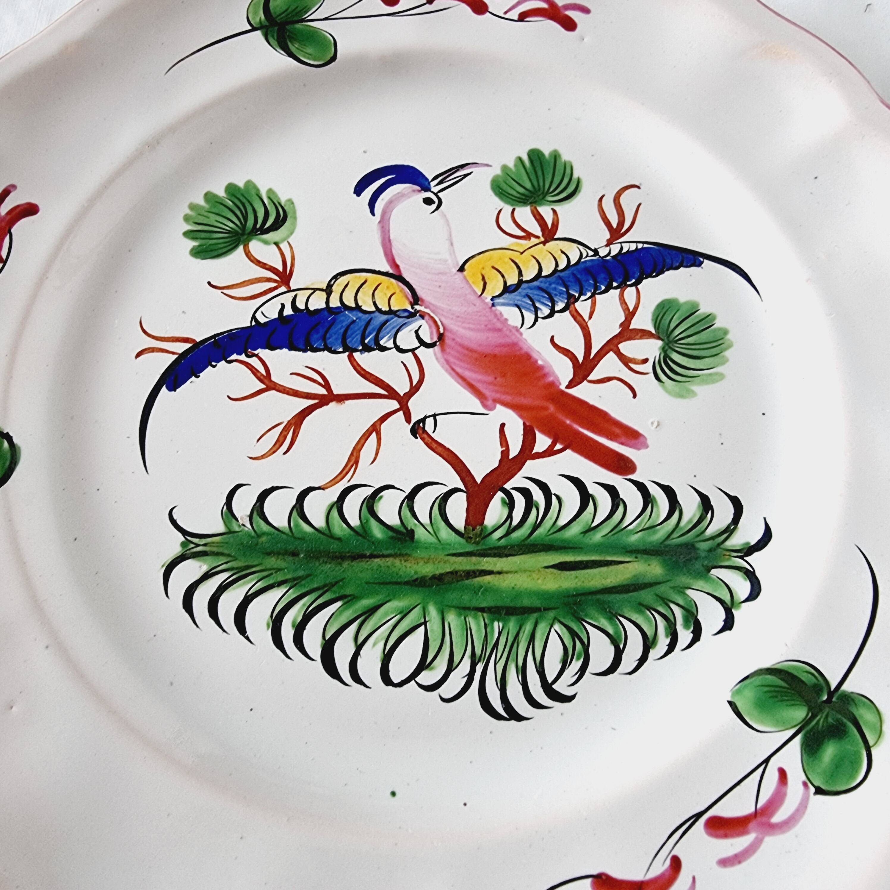 Assiette antique réalisée et peinte à la main du 18ème siècle