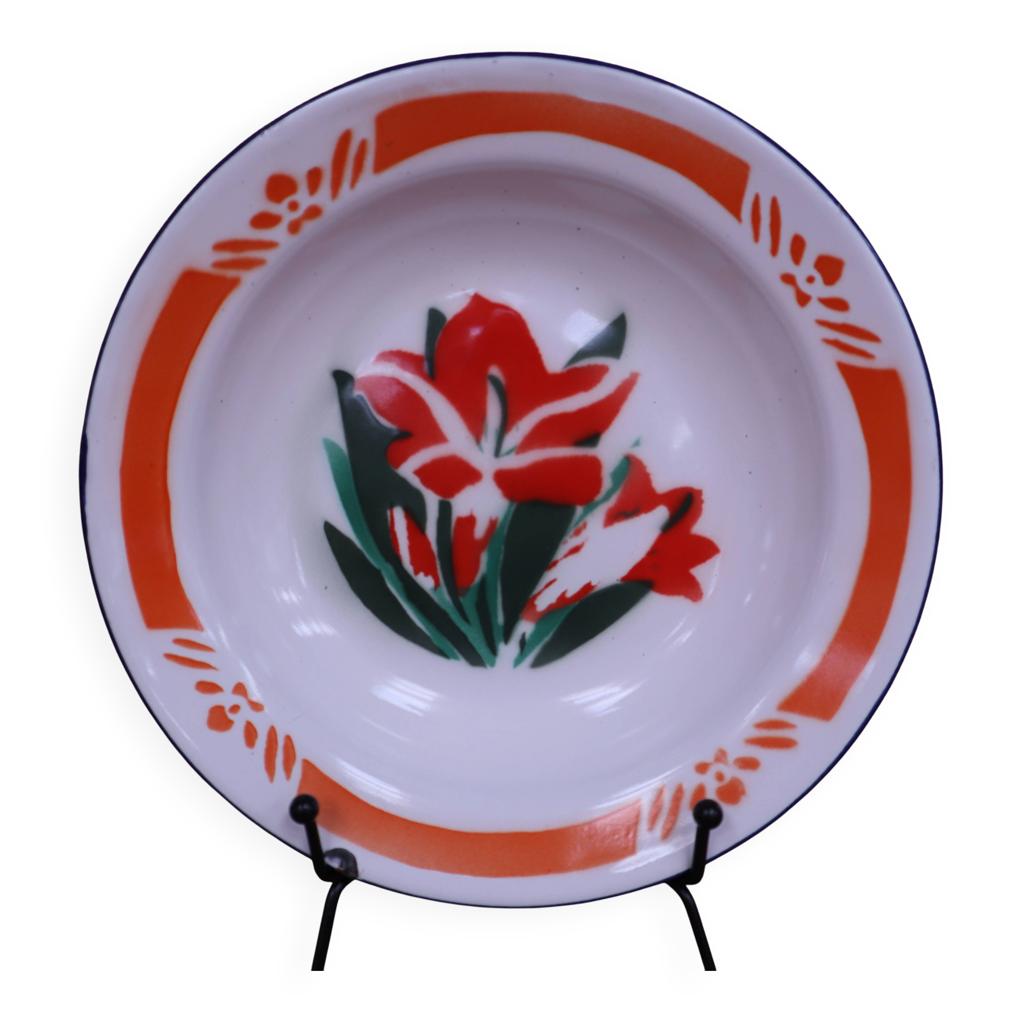 Vintage hollow plate in Chinese enamelled tin.