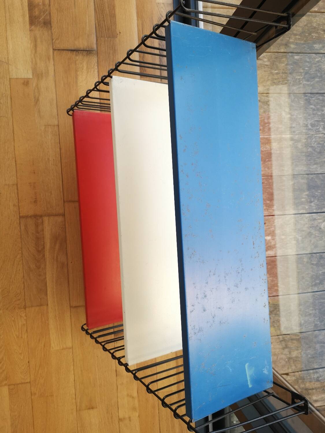 Tomado Holland vintage string wall shelf blue, white, red