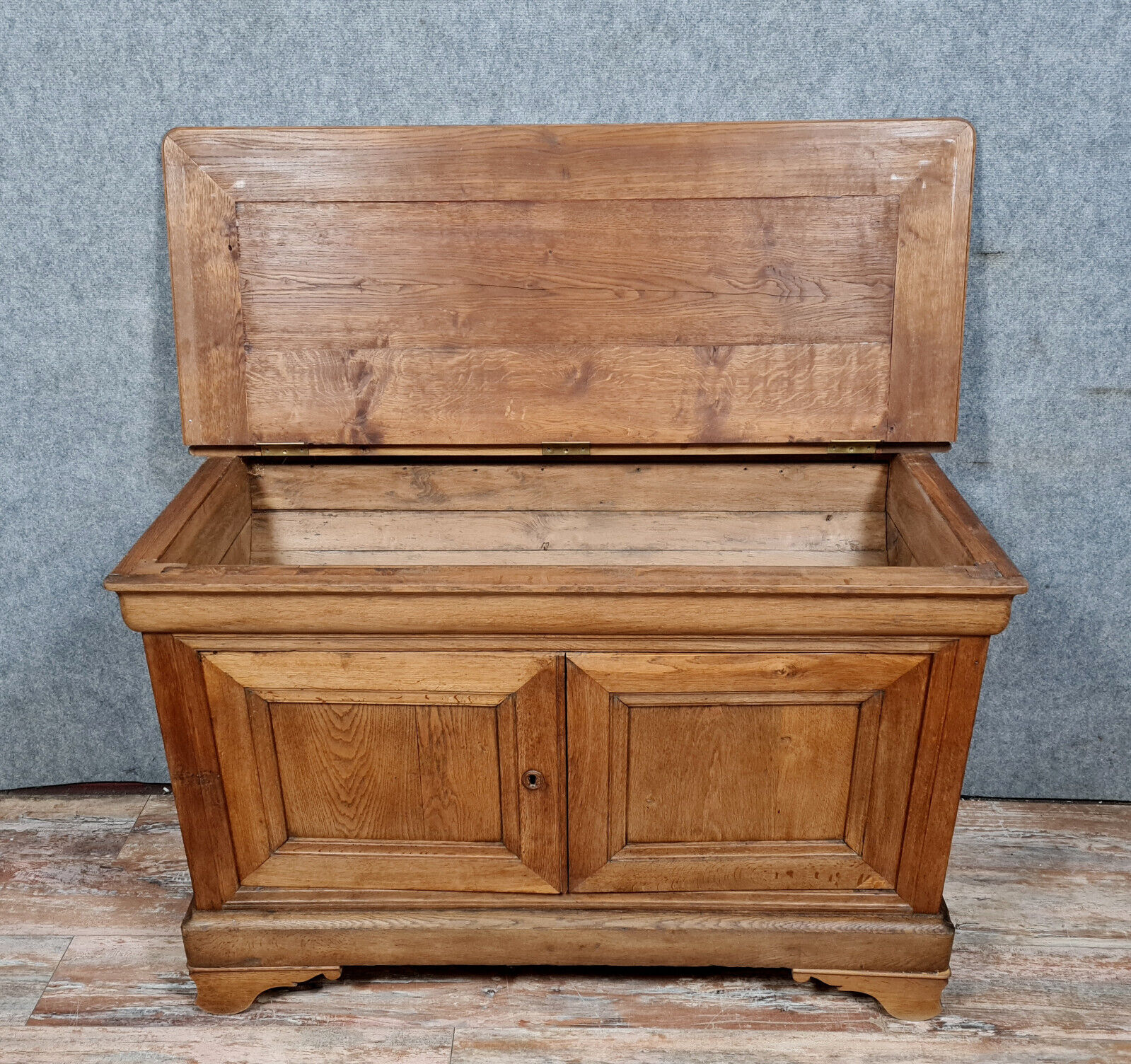 Maie pétrin Louis Philippe era in solid oak circa 1830