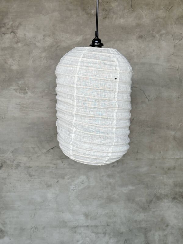 Très grande suspension en rotin et lin naturel japonisante en forme de lanterne H80 D65