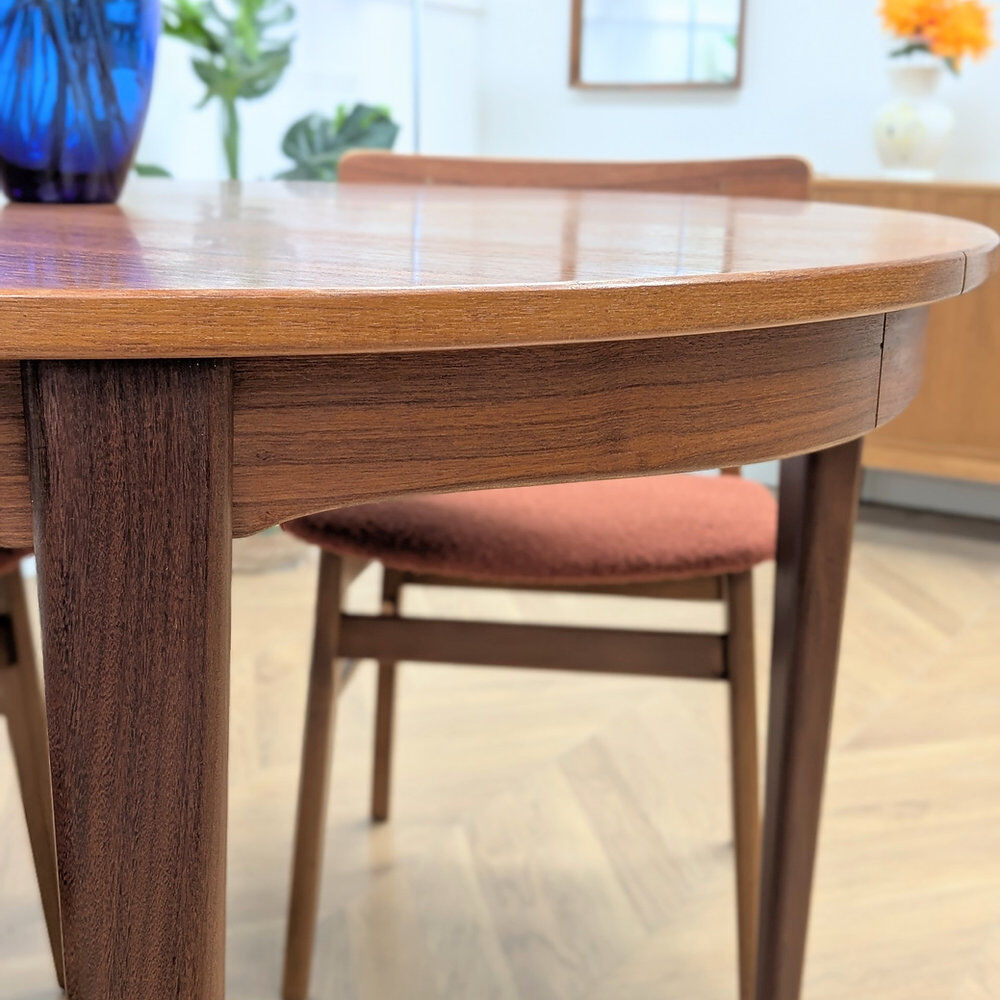 Scandinavian round table