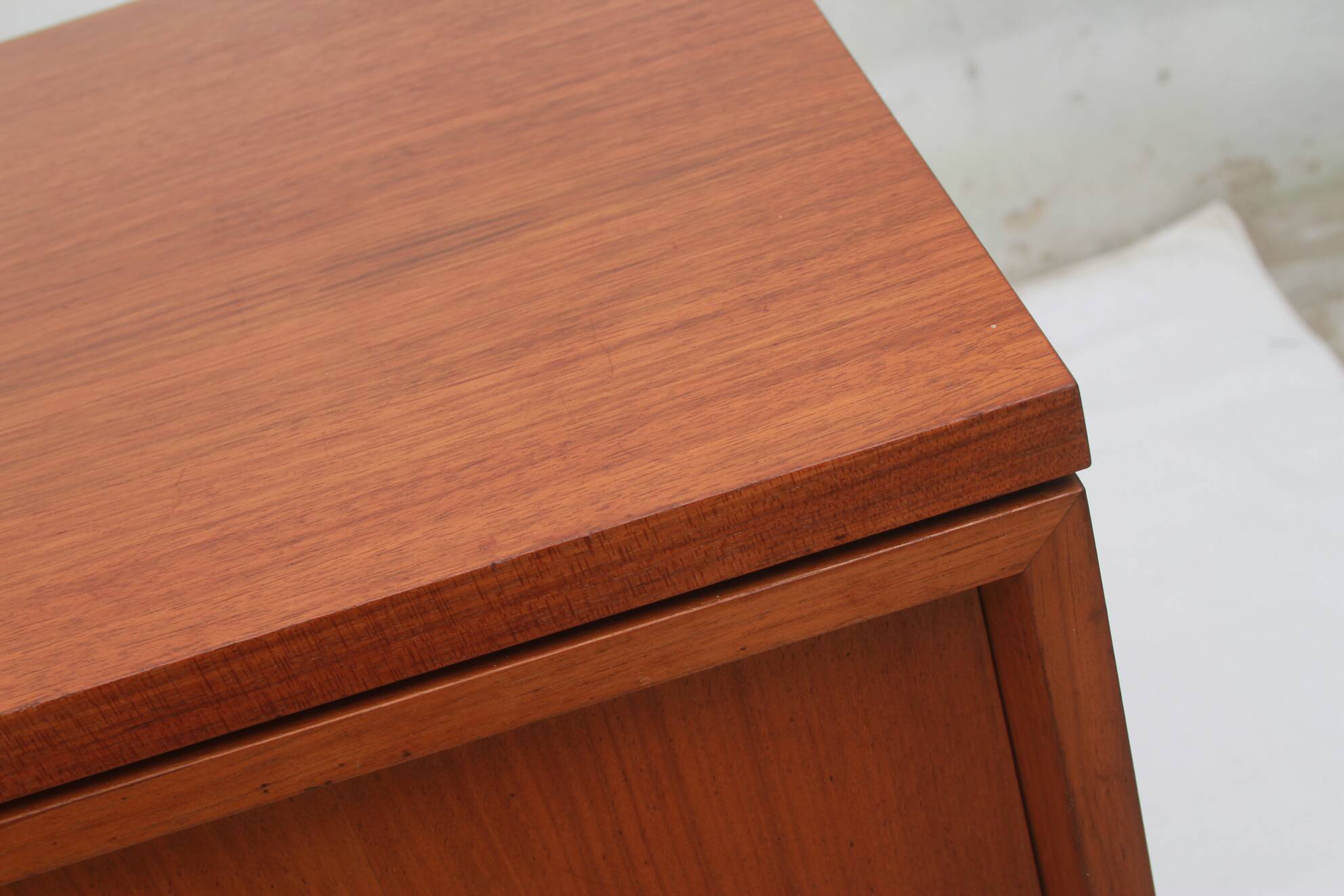 1950s chest of drawers in walnut
