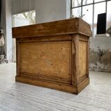 Trading counter central island pine