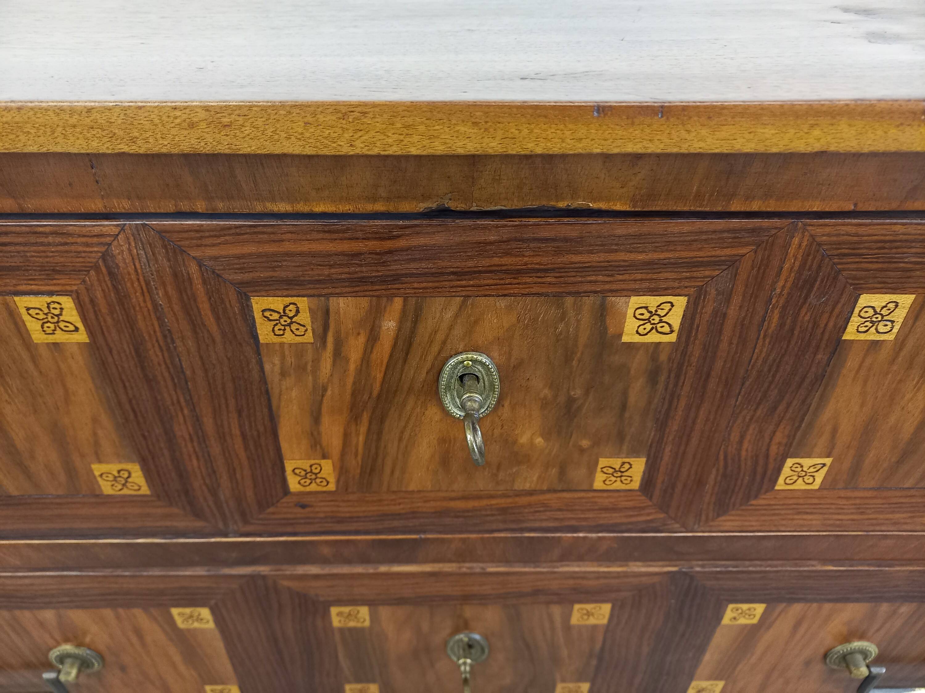 Commode de style Louis XVI