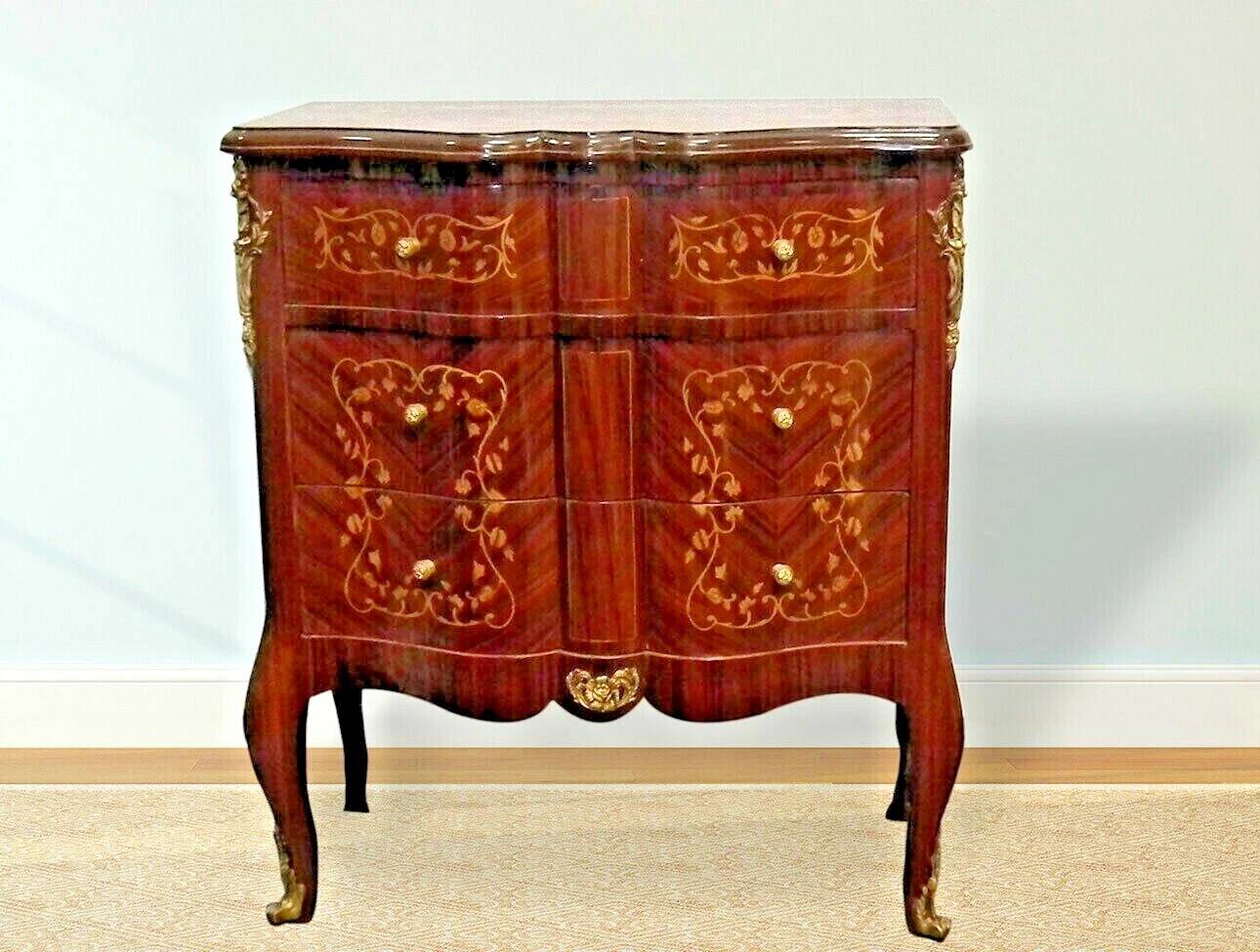 Louis XV style chest of drawers in beech wood and bronze with three drawers