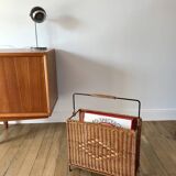 grand porte-revues en osier / rotin et fer noir années 70
