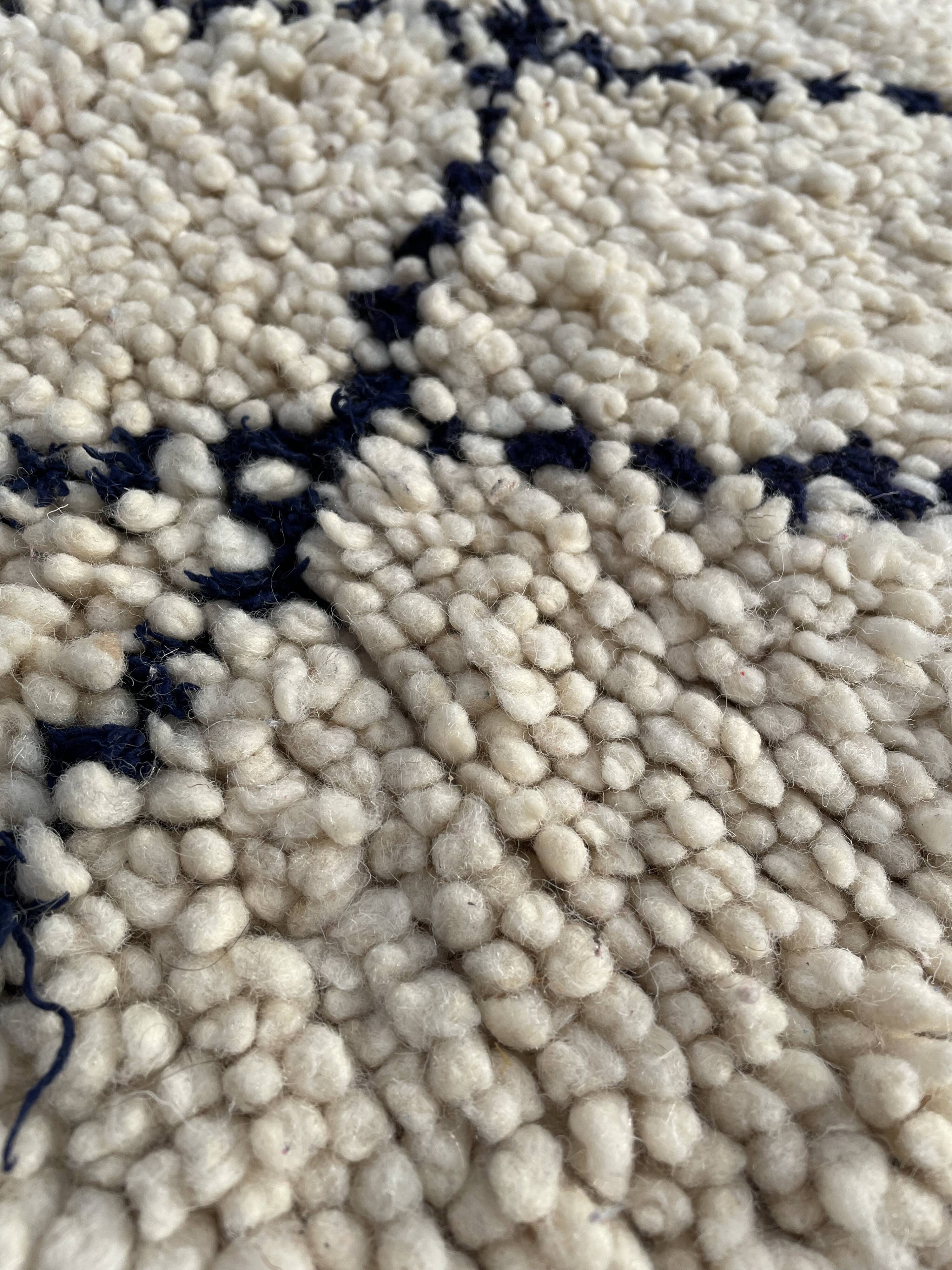 Carpet berbere beni ouarain vintage 110x235 cm