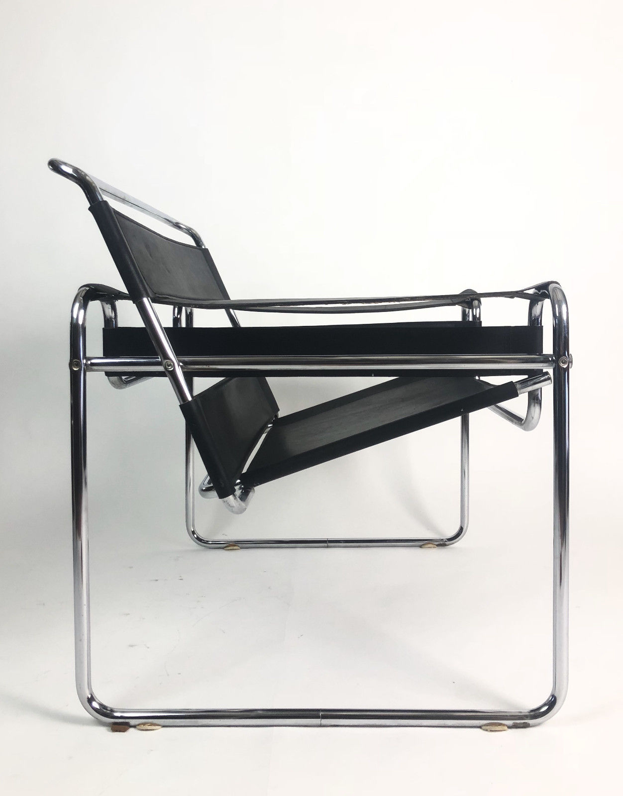 Pair of "vassily" model armchairs Marcel Breuer 1980