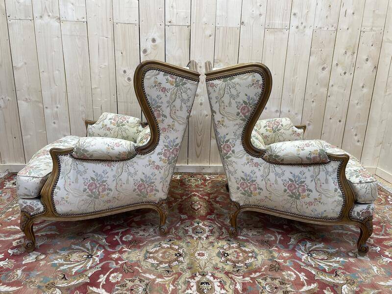 Paire de fauteuils bergères de style Louis XVa oreilles