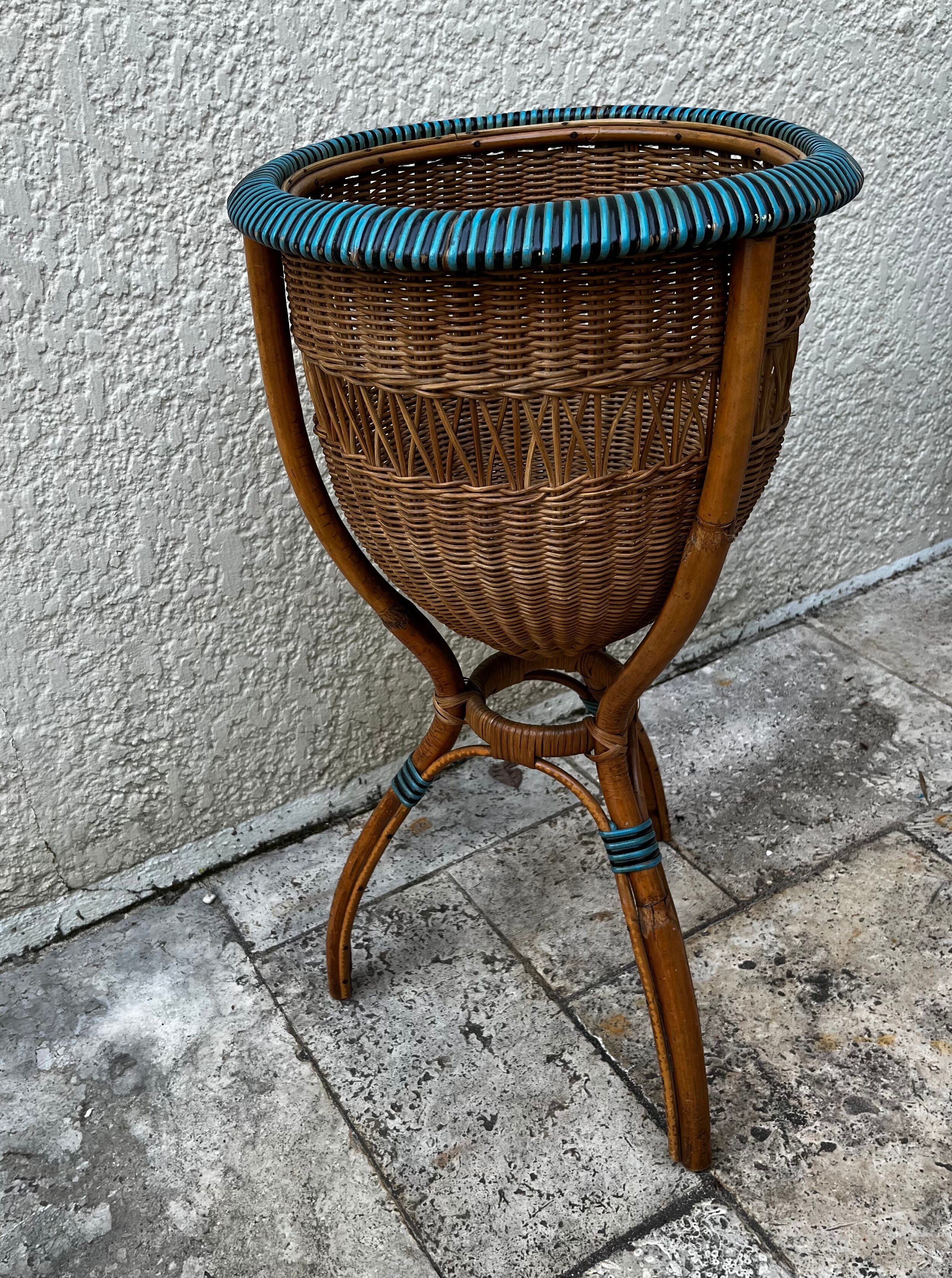 Rattan knitting worker