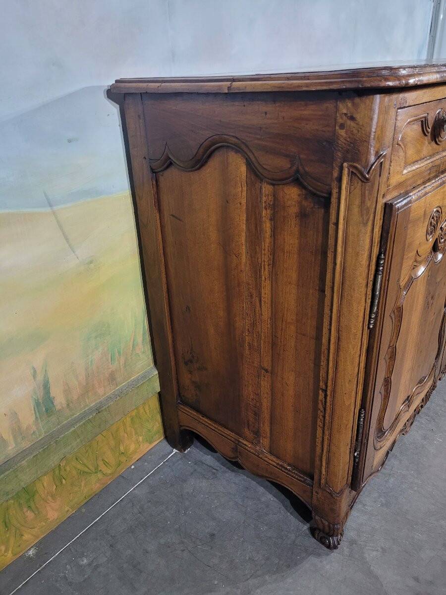 Low walnut buffet from the 18th century.