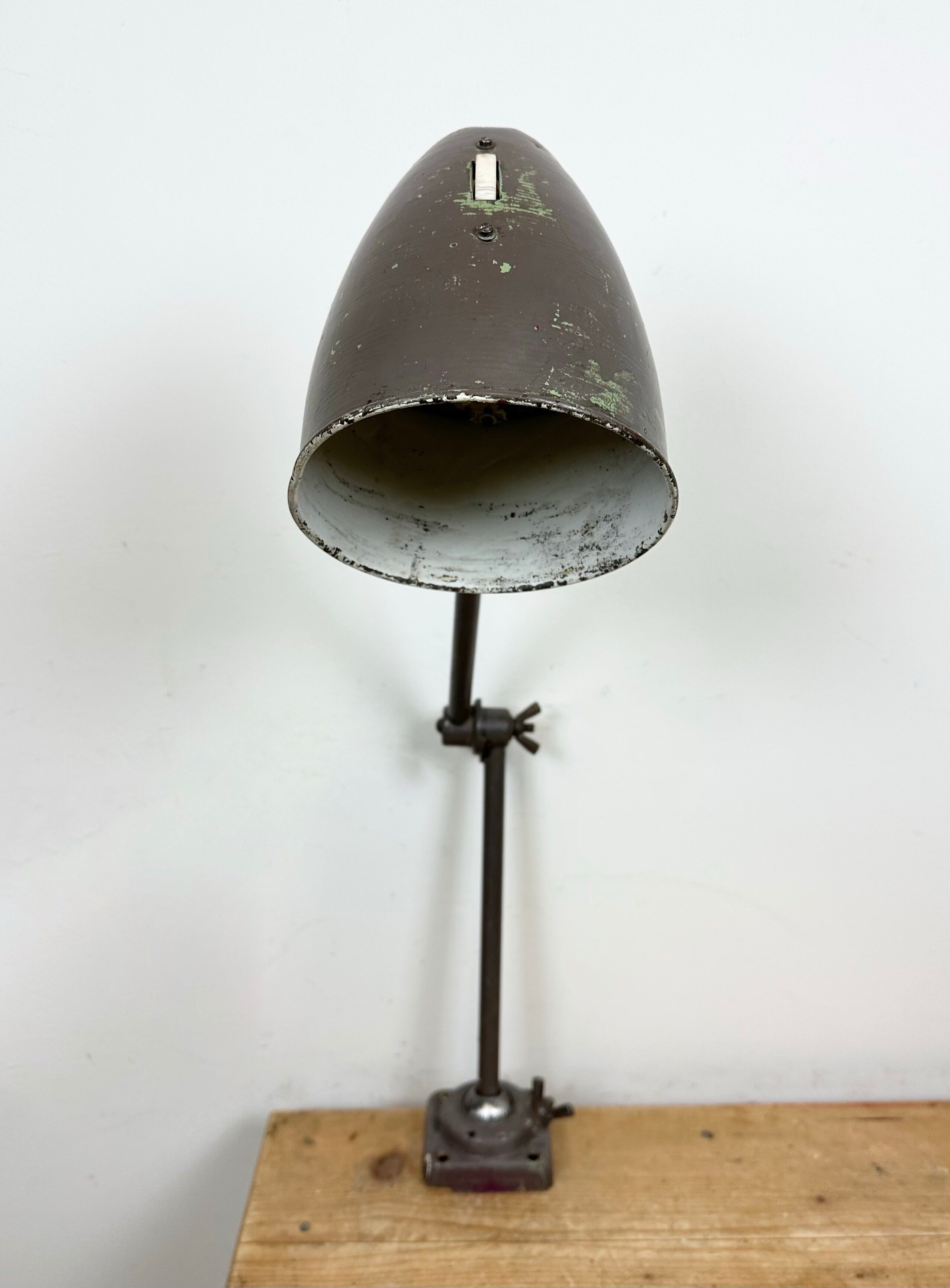 Lampe de table d’atelier industriel brun, années 1960