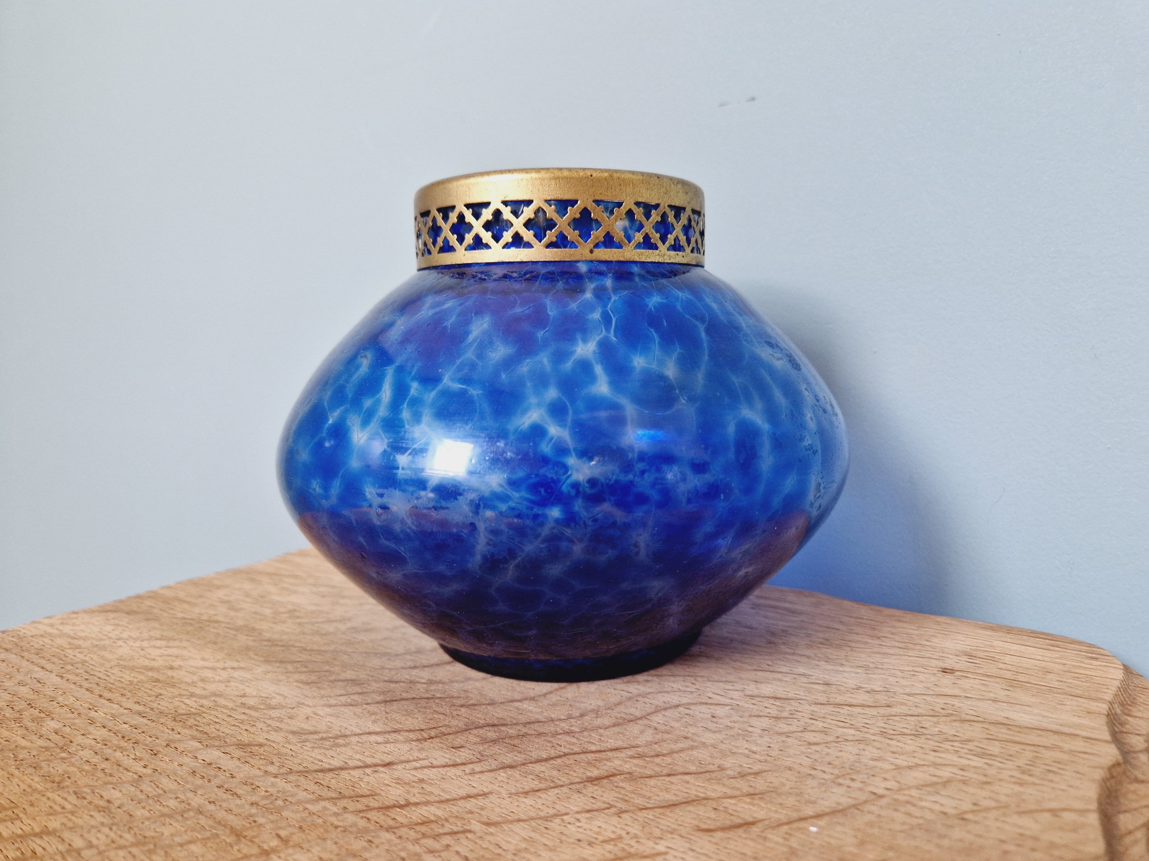 Vase Pique-fleurs Art Déco en verre moucheté bleu