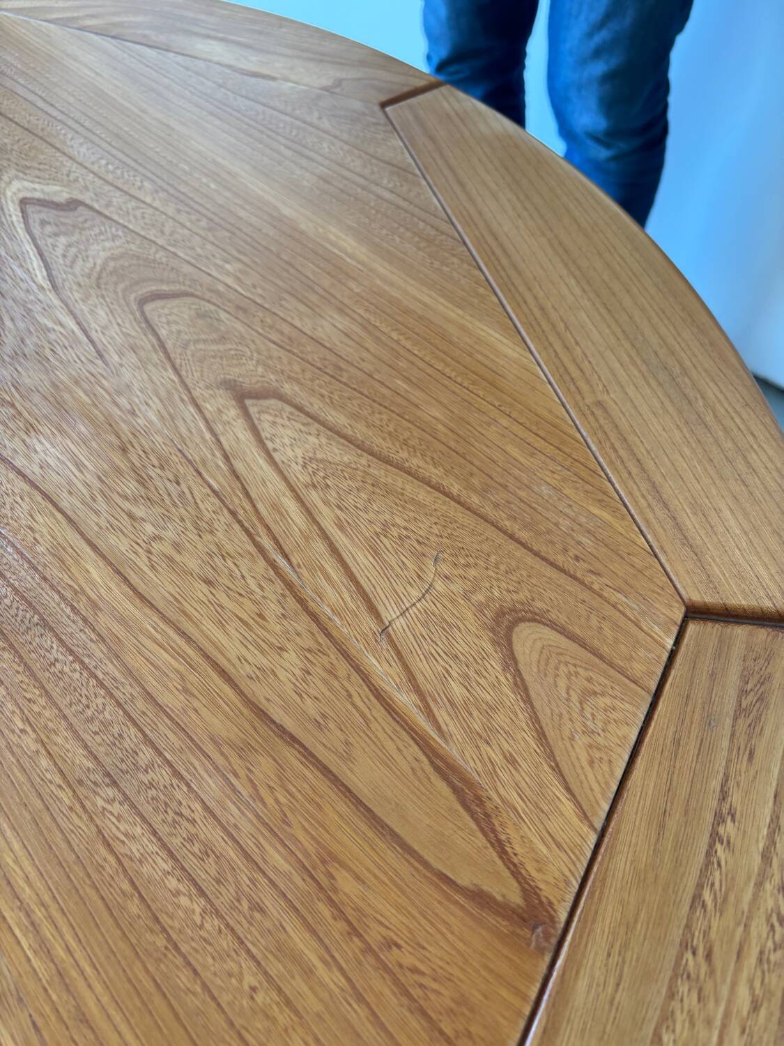 Vintage style extendable oval dining table in solid elm