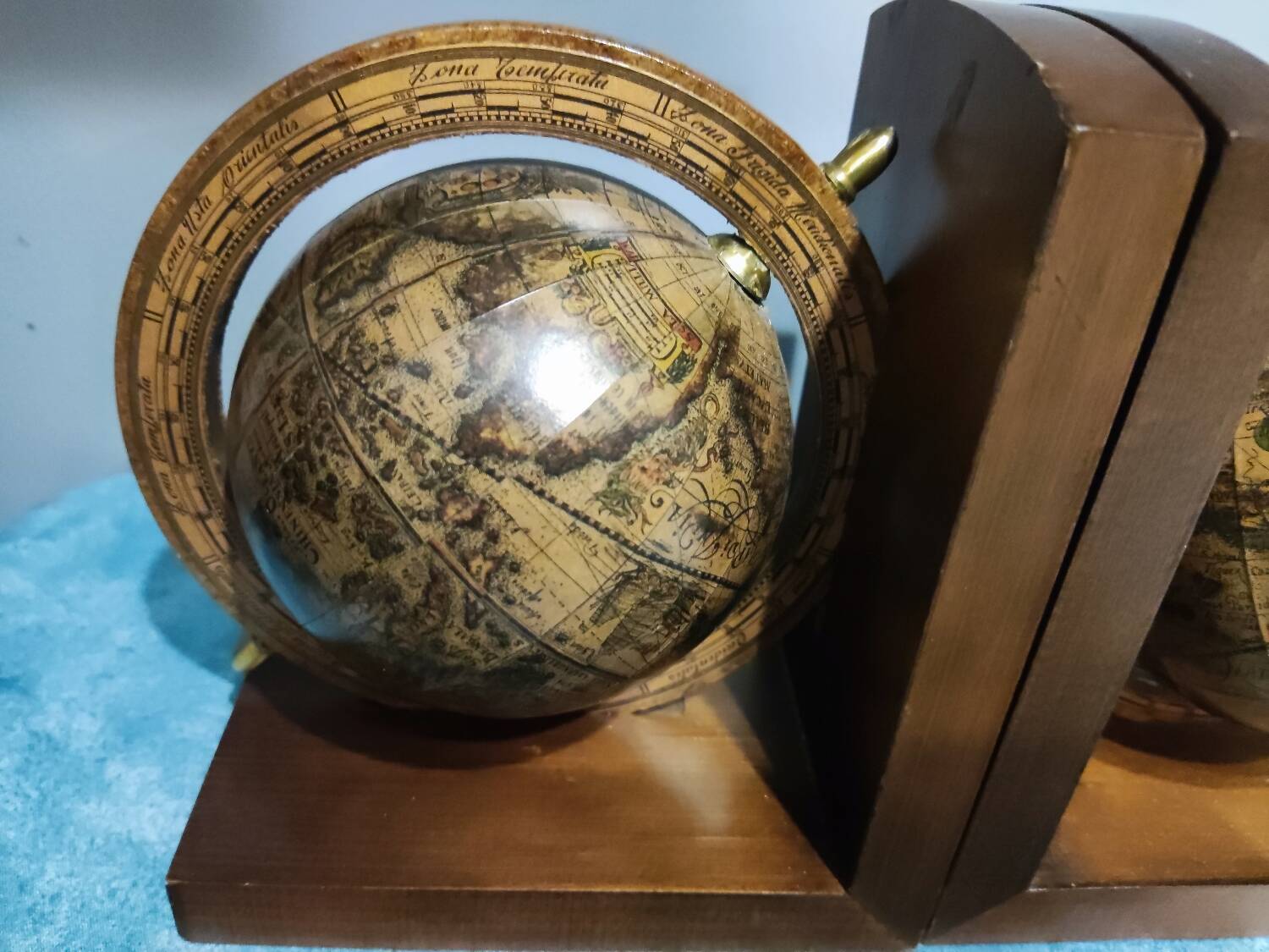 Serre- livres globe