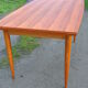 Table scandinave