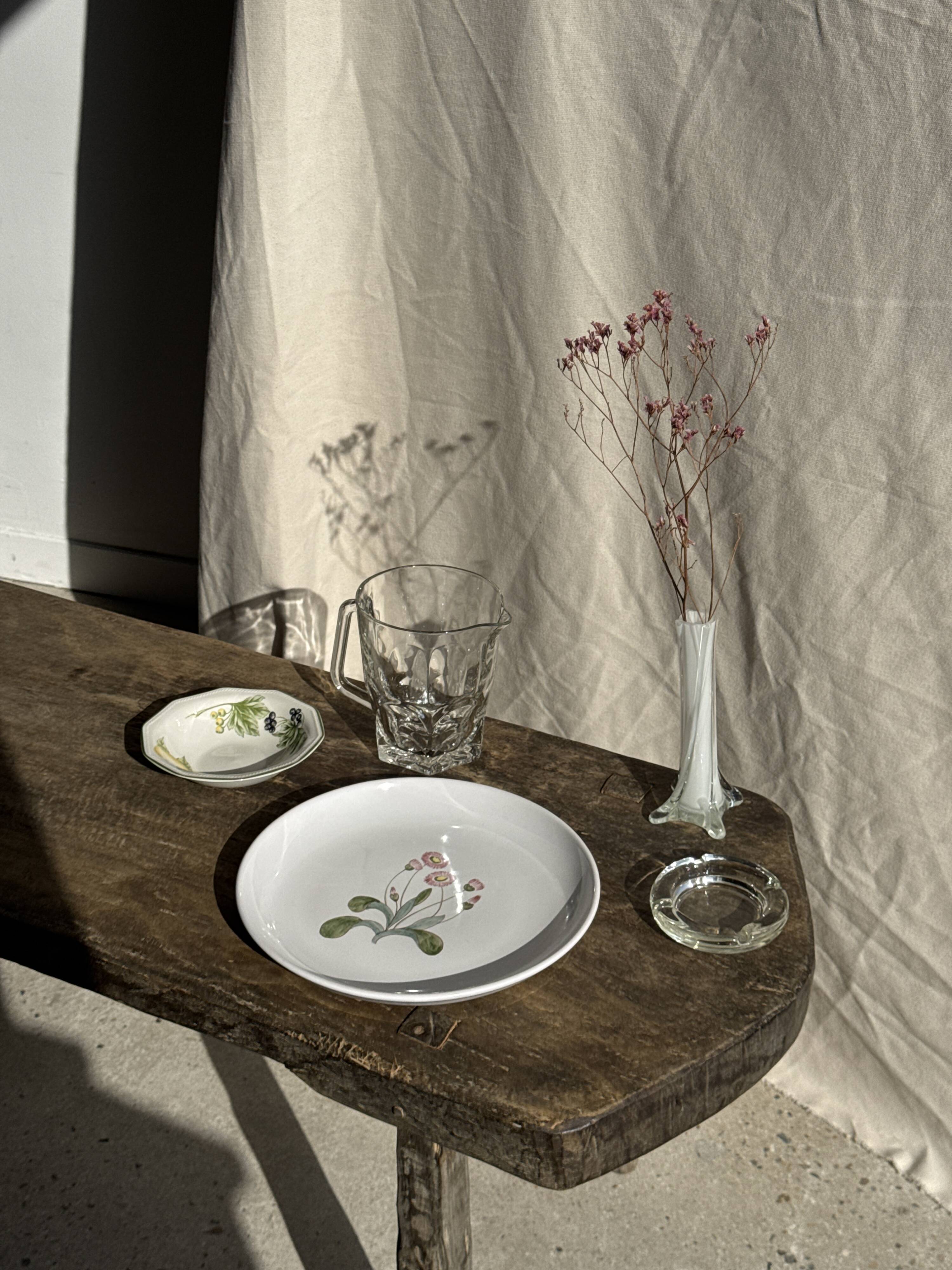 Set of 11 fruit-patterned bowls The Chartwell Collection England D17