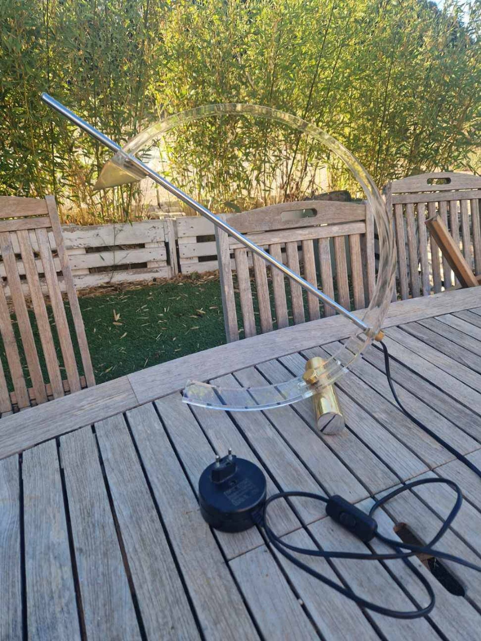 Modernist table lamp in metal, plexiglass, and brass by TECA ITALIA circa 1980.