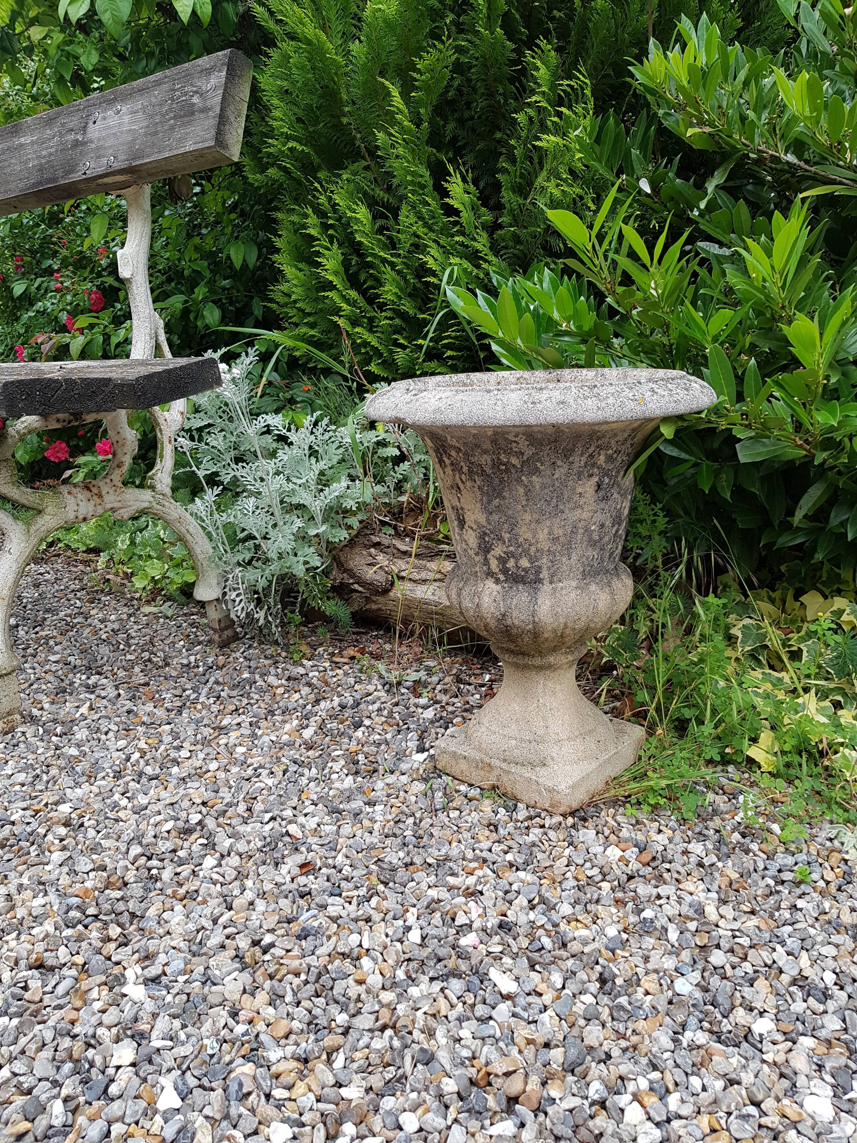 Paire de vases Médicis