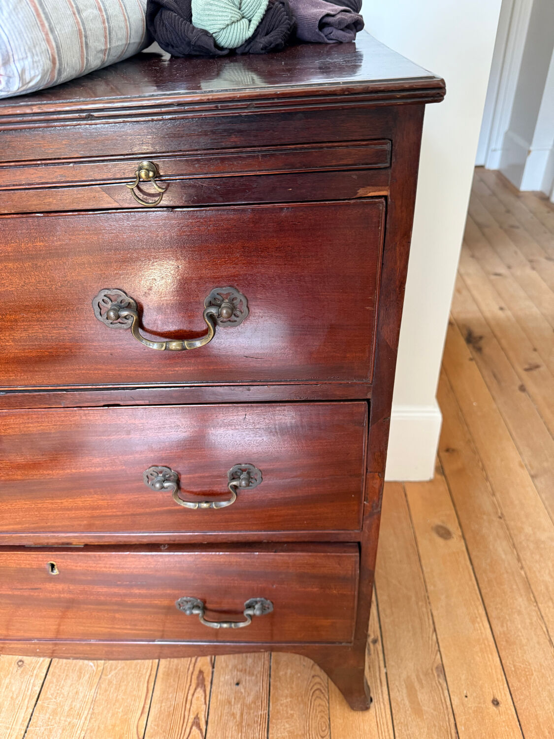 George III Commode in Flamed Mahogany - Hepplewhite Style, circa 1800