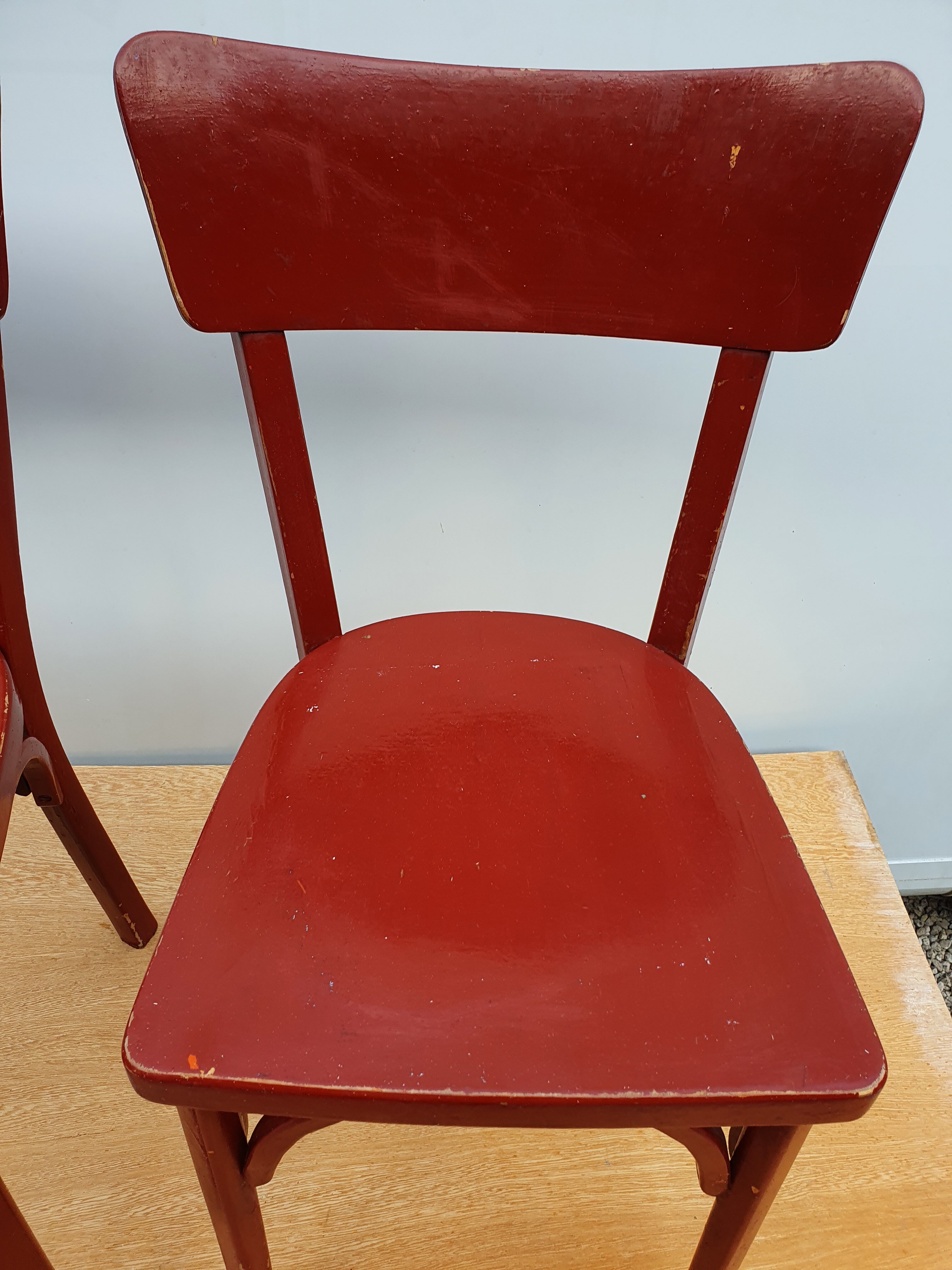4 red chairs bistro Baumann