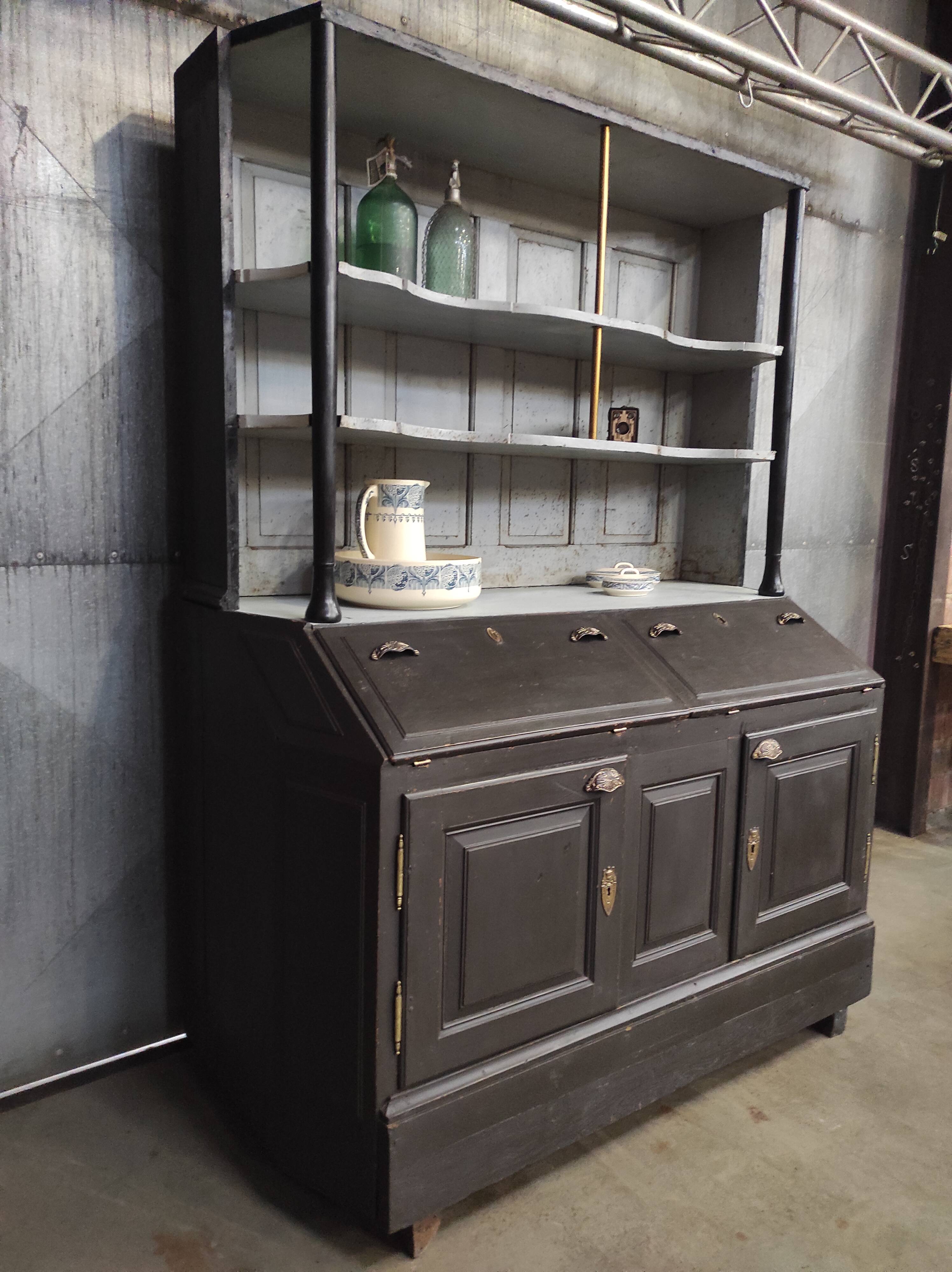 Buffet gris 1910 | Garde-manger ancien aux accents dorés