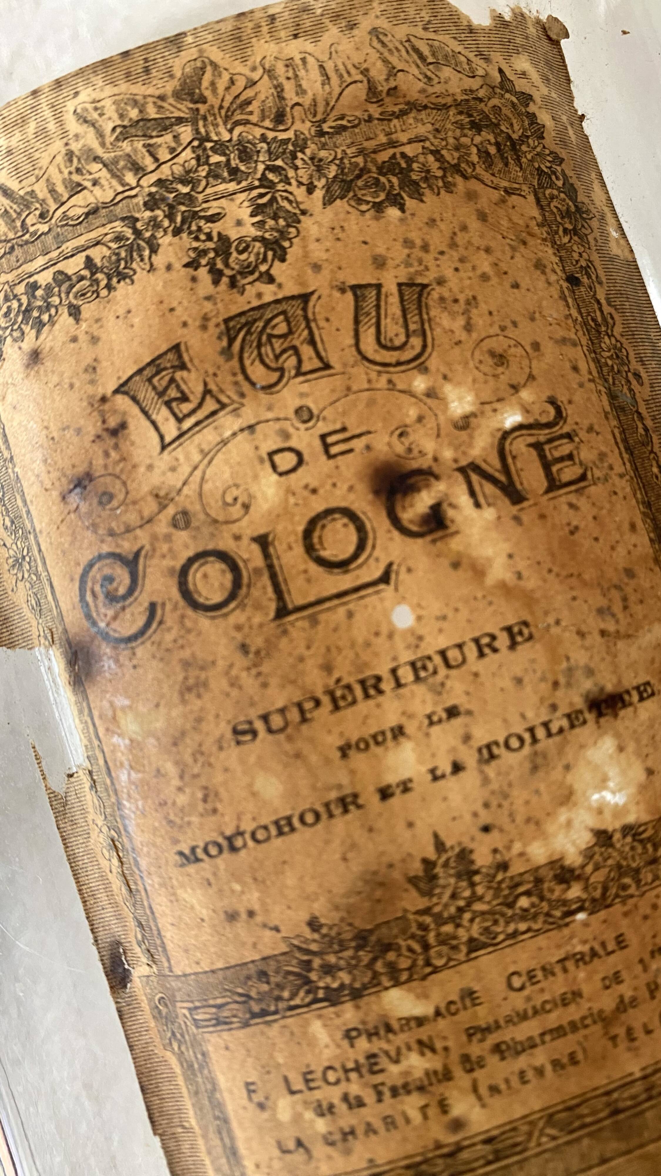 Flacon ancien d'eau de Cologne