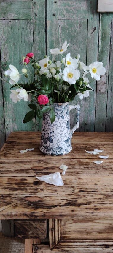 cottage table / folk art