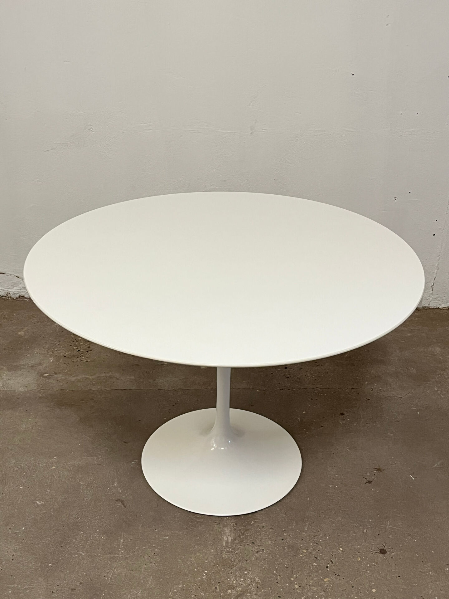 Table Tulip Eero Saarinen pour Knoll