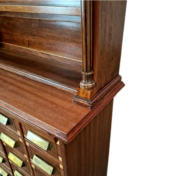 Grand cabinet d’apothicaire en acajou ancien, armoire de pharmacie Art Déco, bibliothèque