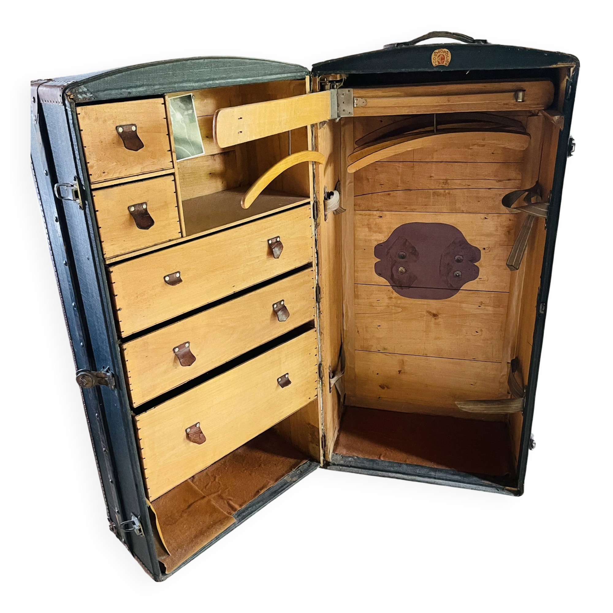 Wardrobe Cosmopolis, 1920s-30s
