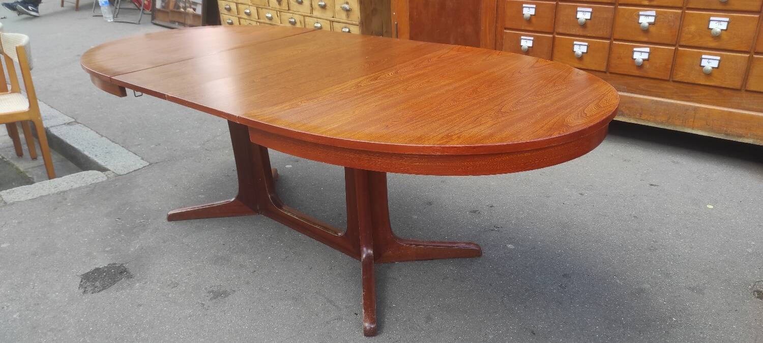 Baumann vintage Scandinavian style oval table with extension