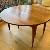 Extendable round table in solid walnut, 125cm in diameter, 5 extensions.