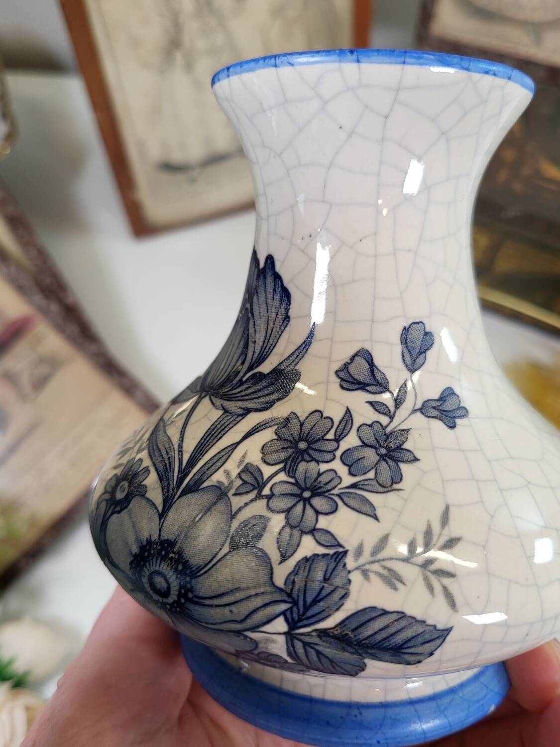 Small ceramic vase with cracked look