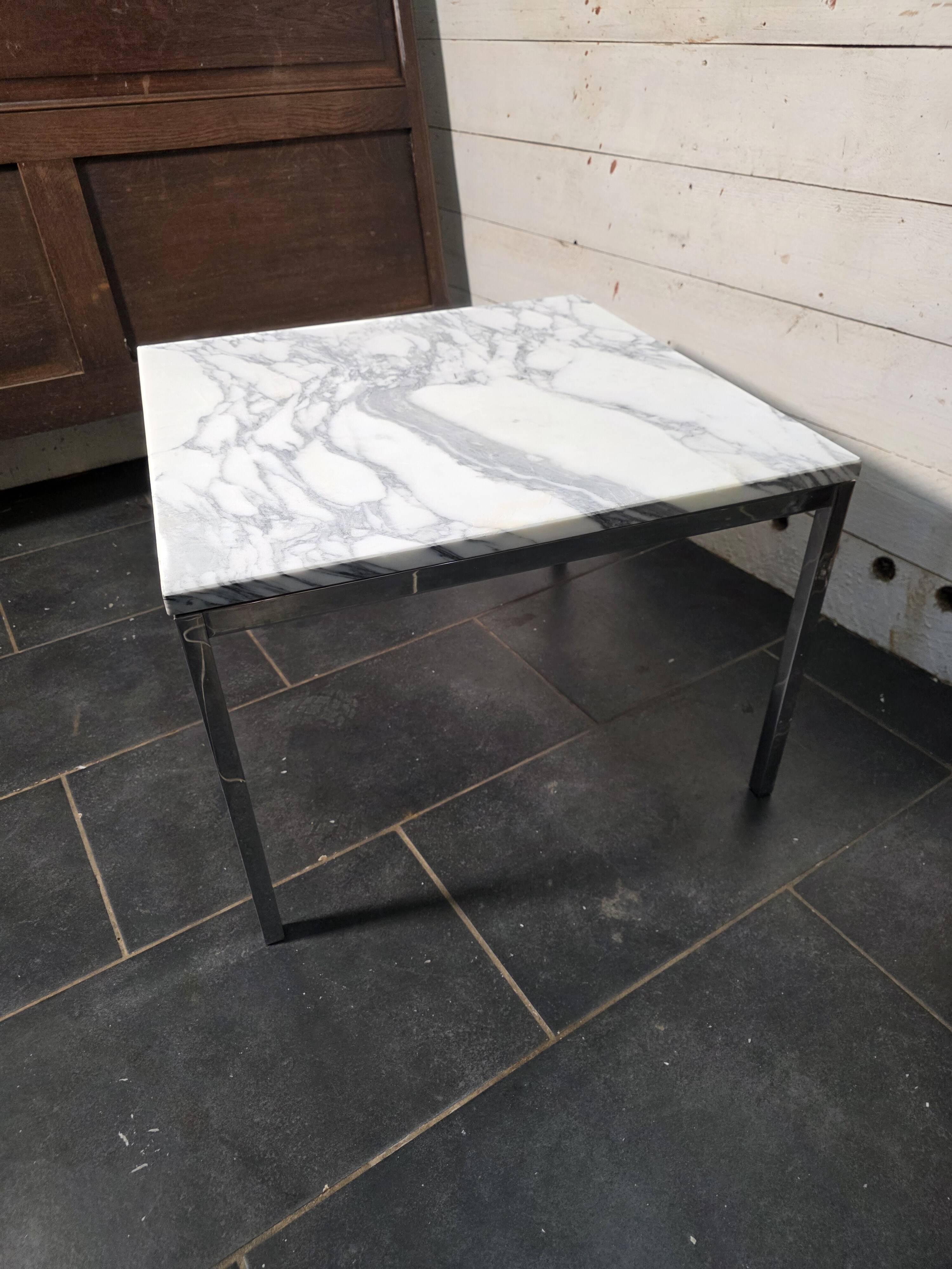 Table basse Roche Bobois en métal chromé dessus marbre,  1970