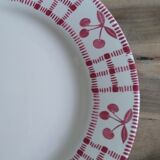 Plat de service en faïence avec décor de cerises