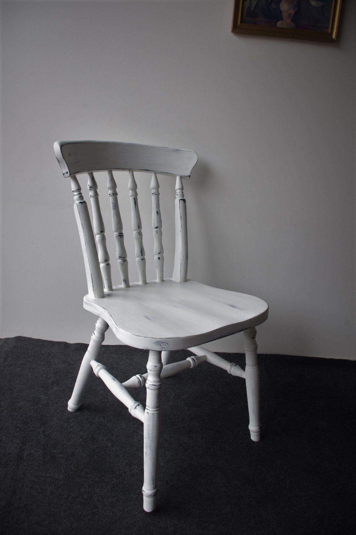 Chaise en bois blanc